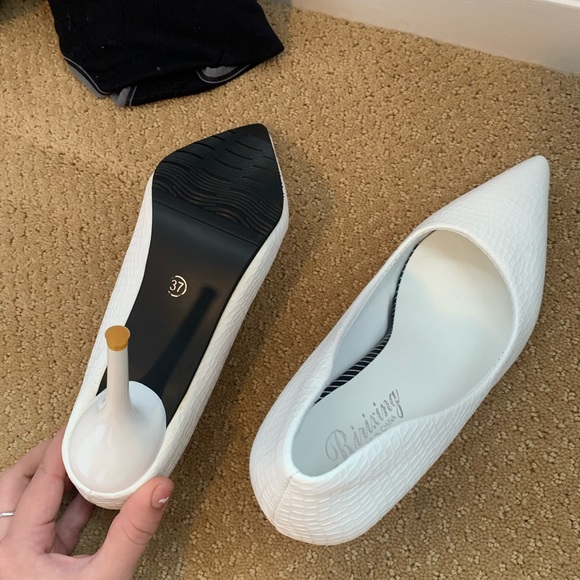 3 inch snake skin white heels - Picture 3 of 3